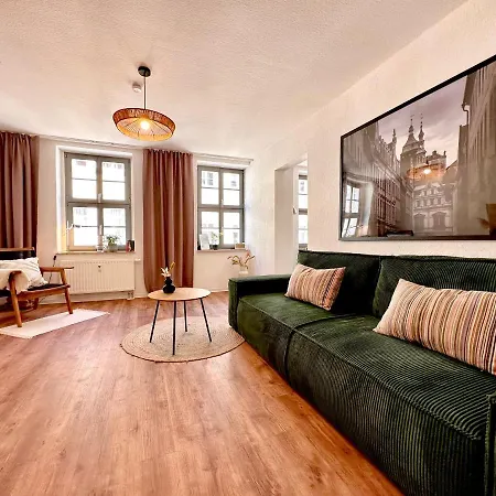 Im Herzen Der Stadt - Mit Kostenlosem Parkplatz Πίρνα